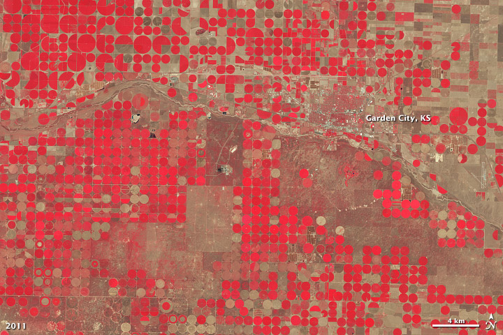 Landsat 5 view of Garden City, Kansas.