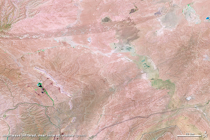 Visible, near-infrared, and green Landsat image of the Great Divide Basin.